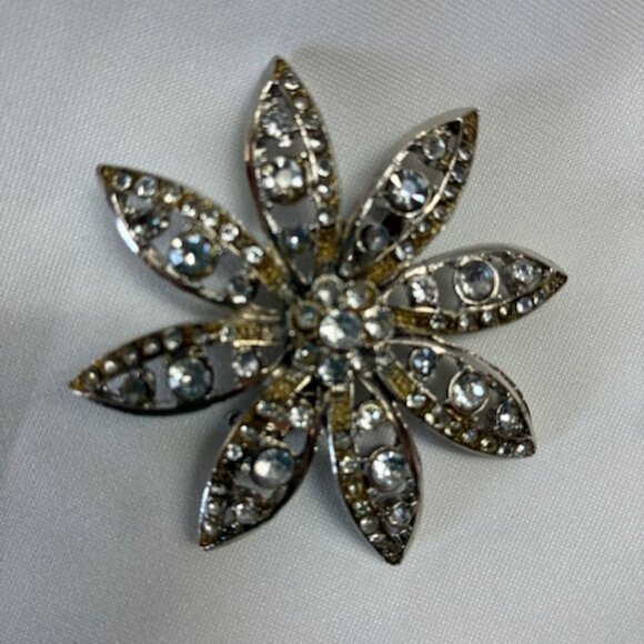 Flower shaped brooch / coat pin - set of 2 - Picture 2 of 4